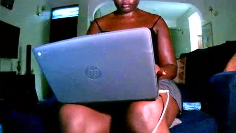 Snapshot of virtual_wifey chatting on 12/12/24, 06:10 Your Virtual Wife online show from 12/12/24, 06:10