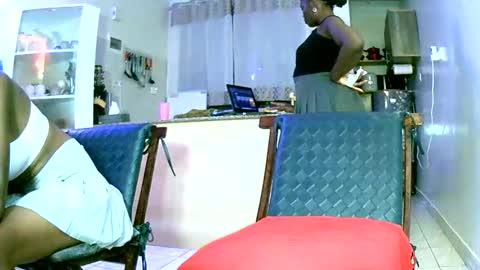 Snapshot of virtual_wifey chatting on 12/18/24, 06:46 Your Virtual Wife online show from 12/18/24, 06:46