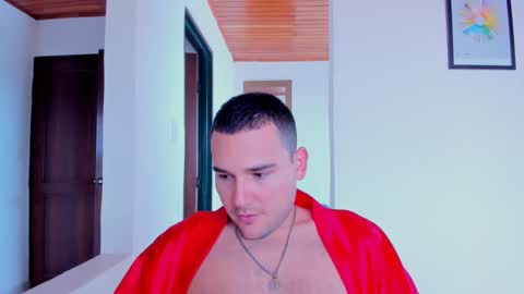 Vito Ferrer online show from 02/25/25, 03:38