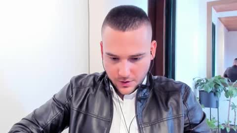 Vito Ferrer online show from 02/28/25, 07:35