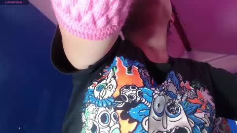Snapshot of vitoria23_ chatting on 04/25/26, 01:36 victoria 3 online show from 04/25/26, 01:36