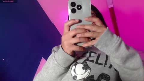Snapshot of vitoria23_ chatting on 05/04/26, 12:34 victoria 3 online show from 05/04/26, 12:34
