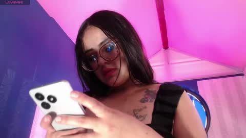 Snapshot of vitoria23_ chatting on 05/07/26, 01:38 victoria 3 online show from 05/07/26, 01:38