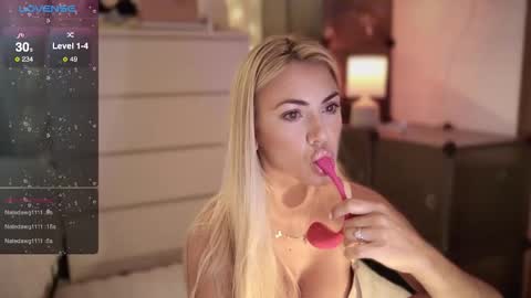 Vivian is here online show from 09/26/25, 06:50