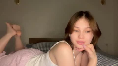 Snapshot of vivatrude chatting on 05/26/26, 04:25 Sonya online show from 05/26/26, 04:25