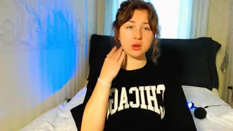Vivi  online show from 10/23/25, 06:56