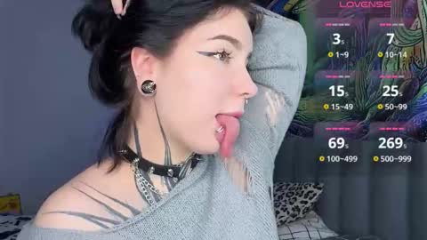 Vivi   online show from 11/20/25, 07:57