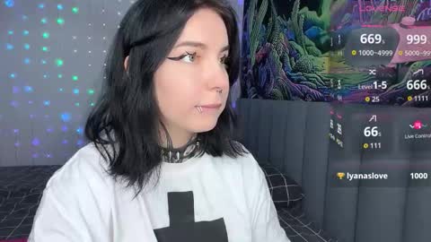 Vivi   online show from 12/15/25, 09:30