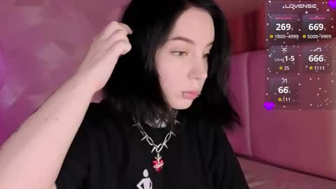 Snapshot of vivi__squirrel chatting on 06/01/26, 12:23 Vivi online show from 06/01/26, 12:23