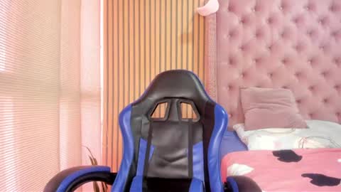 Snapshot of vivi_cooper chatting on 07/20/26, 10:12 vivi cooper online show from 07/20/26, 10:12