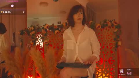 vivi_west online show from 04/18/26, 07:07