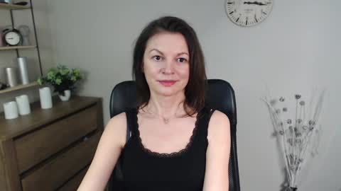 Vivian online show from 01/16/25, 01:14