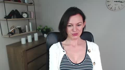 Vivian online show from 01/30/25, 12:48