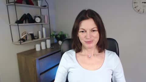 Vivian online show from 02/10/25, 06:53