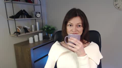 Vivian online show from 02/26/25, 07:09