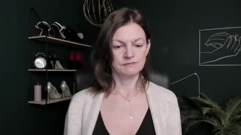 Vivian online show from 10/29/25, 07:43