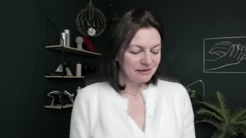 Vivian online show from 04/13/26, 05:46