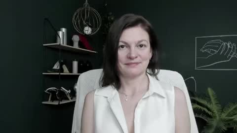 Vivian online show from 04/17/26, 07:00