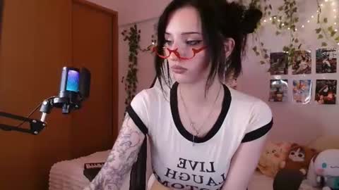 Snapshot of vivian_qwerty chatting on 07/09/26, 06:17 vivian_qwerty online show from 07/09/26, 06:17