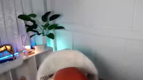 Vivian online show from 01/25/25, 01:32