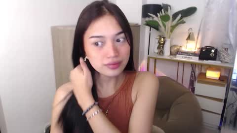 Vivian online show from 09/21/25, 11:17