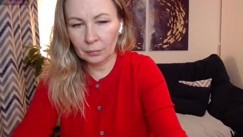 Snapshot of vivian_soul chatting on 10/25/25, 06:13 Vivian online show from 10/25/25, 06:13