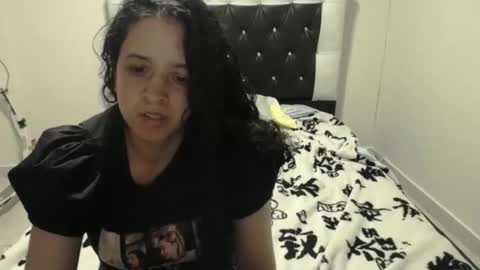 Snapshot of vivian_walt_ chatting on 05/23/26, 05:01 melissa online show from 05/23/26, 05:01