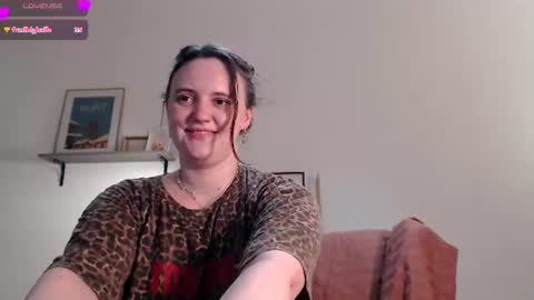 Snapshot of vivianmarble chatting on 06/20/26, 10:12 Lela online show from 06/20/26, 10:12