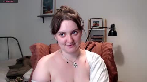 Snapshot of vivianmarble chatting on 07/05/26, 12:39 Lela online show from 07/05/26, 12:39