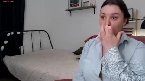 Snapshot of vivianmarble chatting on 07/05/26, 08:38 Lela online show from 07/05/26, 08:38