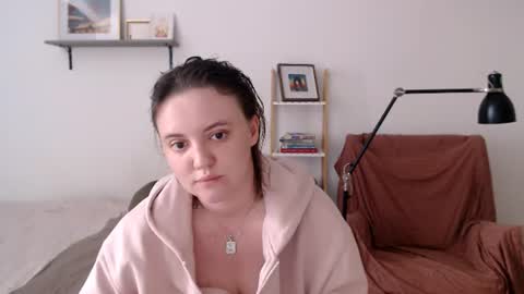 Snapshot of vivianmarble chatting on 07/19/26, 11:25 Lela online show from 07/19/26, 11:25