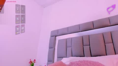 Vivi online show from 09/19/25, 12:06