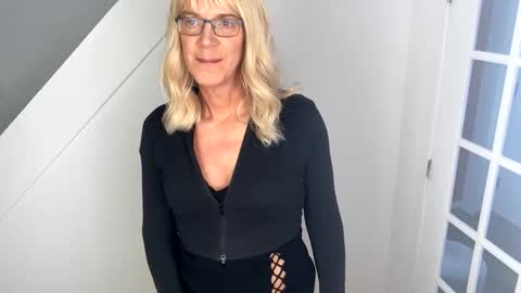 Vivlove online show from 12/24/24, 06:28