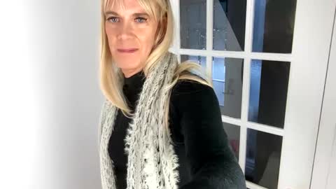 Vivlove online show from 12/28/24, 08:58