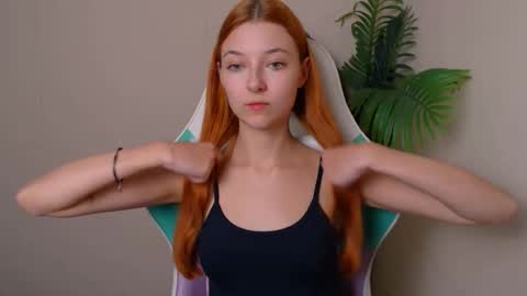 Vivien online show from 10/22/25, 06:07