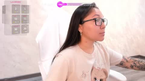 Snapshot of vivien_montclair chatting on 07/08/26, 12:04 Vivien online show from 07/08/26, 12:04