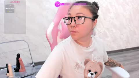 Snapshot of vivien_montclair chatting on 07/11/26, 01:08 Vivien online show from 07/11/26, 01:08