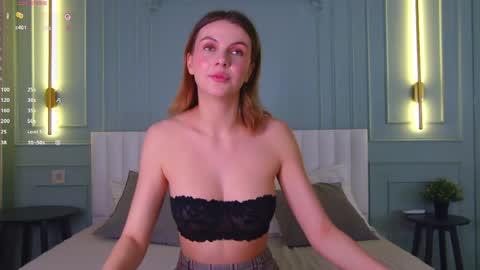 Snapshot of vivien_ronal chatting on 05/16/26, 07:45 Sophia online show from 05/16/26, 07:45