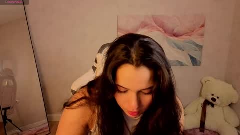 vivien_ross online show from 05/05/26, 01:46