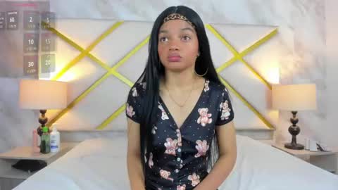 Snapshot of vivieneluxe chatting on 06/15/26, 11:23 Viviene online show from 06/15/26, 11:23