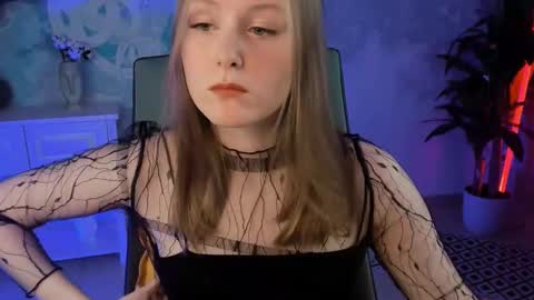 Vivien online show from 02/11/25, 01:09