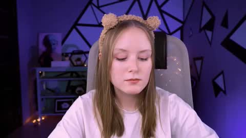 Vivien online show from 02/13/25, 07:52