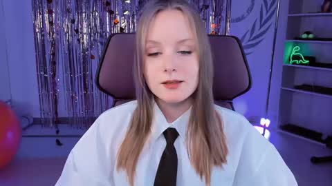 Vivien online show from 03/08/25, 06:16