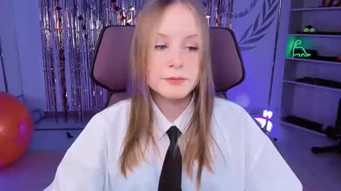 Vivien online show from 03/09/25, 09:02