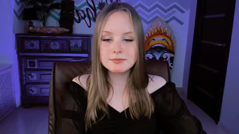 Vivien online show from 03/12/25, 07:28