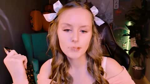 Vivien online show from 09/14/25, 09:08