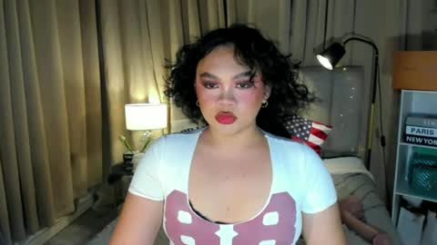 Snapshot of vivienne_monroe chatting on 06/14/26, 09:55 vivienne_monroe online show from 06/14/26, 09:55