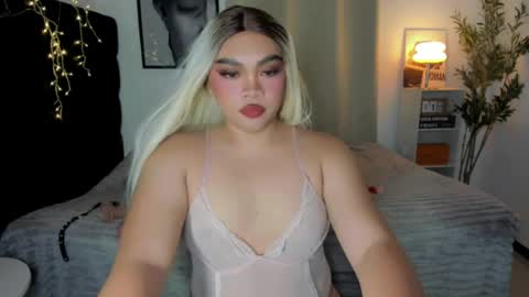 Snapshot of vivienne_monroe chatting on 07/24/26, 03:15 vivienne_monroe online show from 07/24/26, 03:15