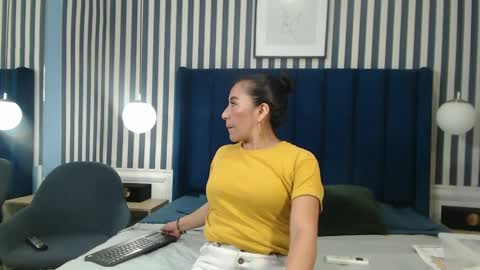 Vivian  online show from 09/17/25, 01:02