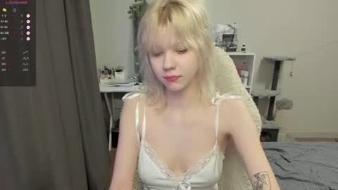 Snapshot of vivy_ chatting on 07/05/26, 05:31 chatur babes online show from 07/05/26, 05:31